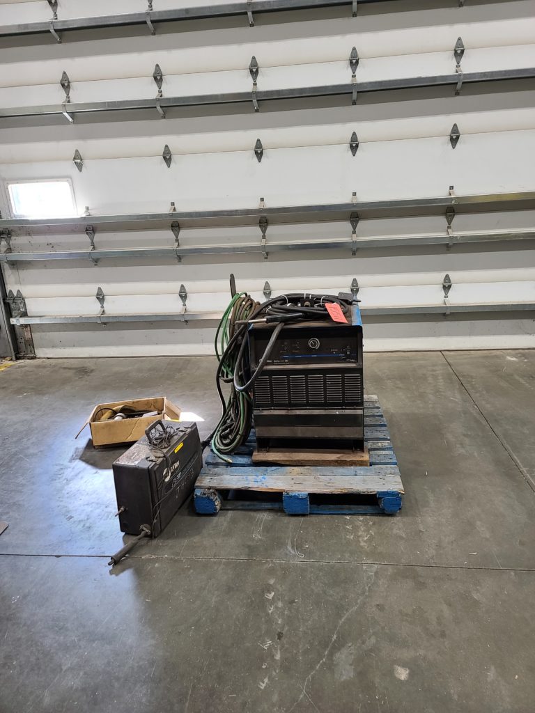 Miller Deltaweld 302 Welder
