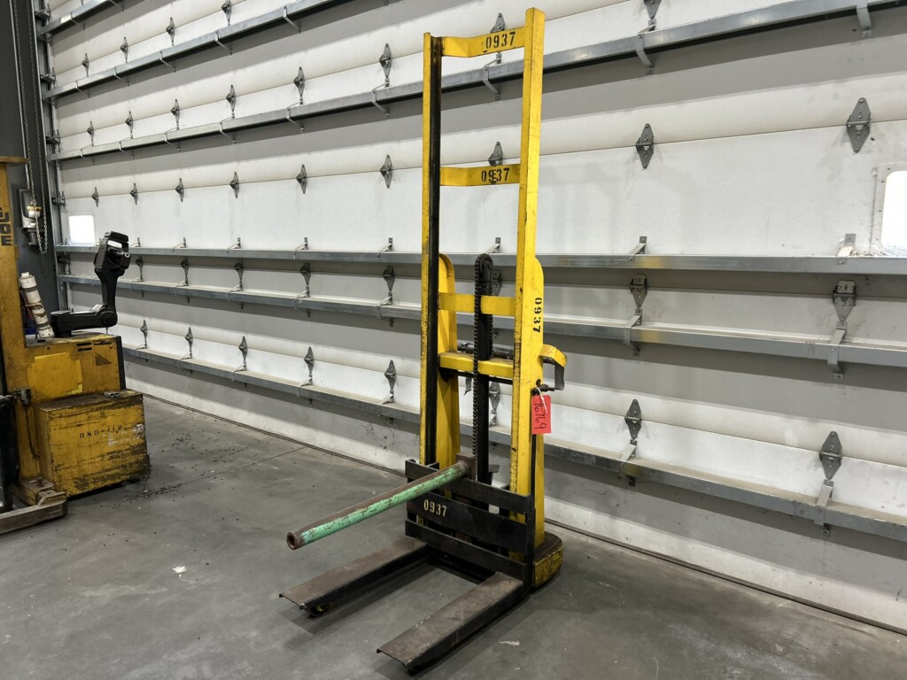 Big-Joe 1000LB Hydraulic Stacker, Model 2178